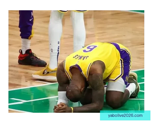 41岁勒布朗差1篮板三双遭多次争议判罚 湖媒怒批裁判判决荒谬